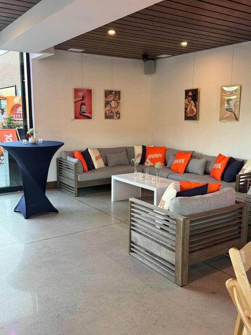 Carbone seating area